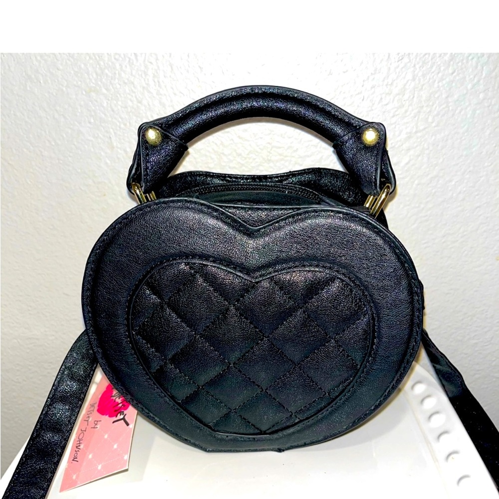 FINAL PRICE !!! NWT BETSY JOHNSON HEART SHAPED CROSSBODY BAG